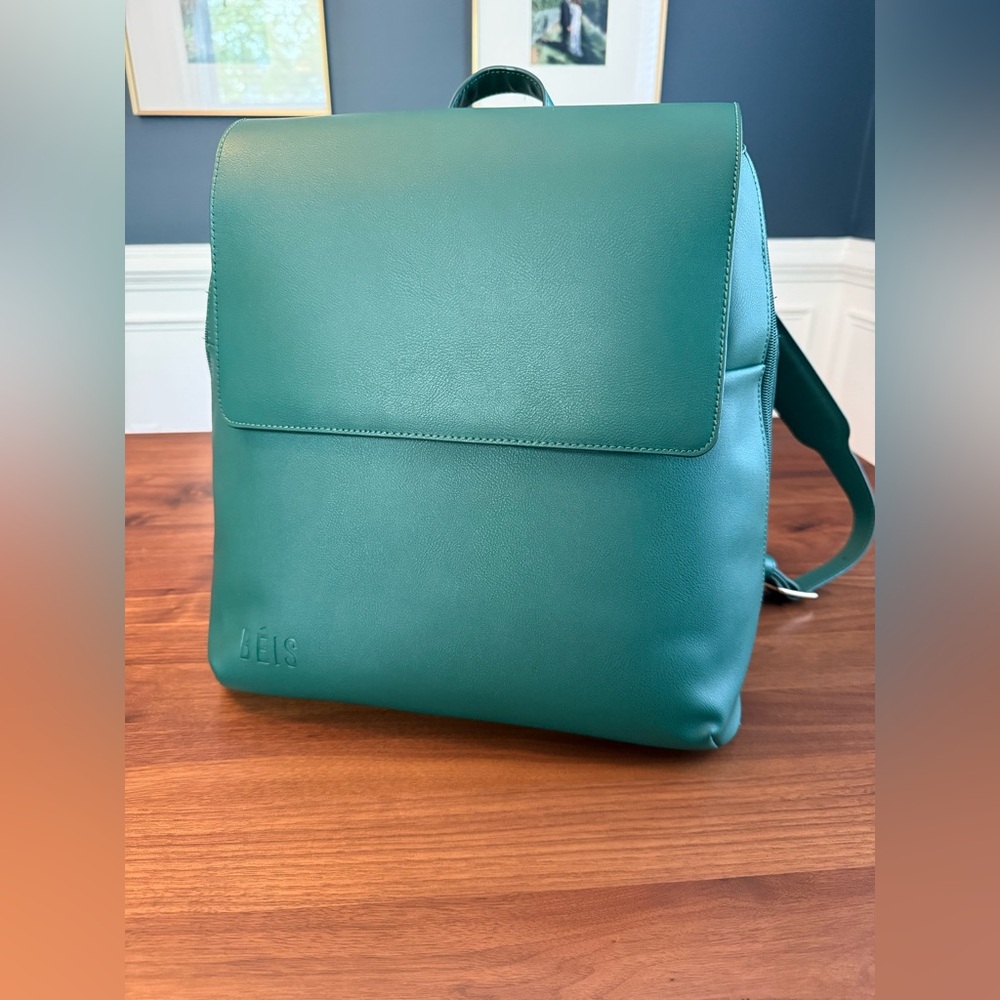 BEIS The Wicked Backpack 
in Wicked Green